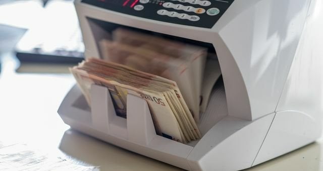 Para Sayma Makinesi Sahteyi Ayırır mı?