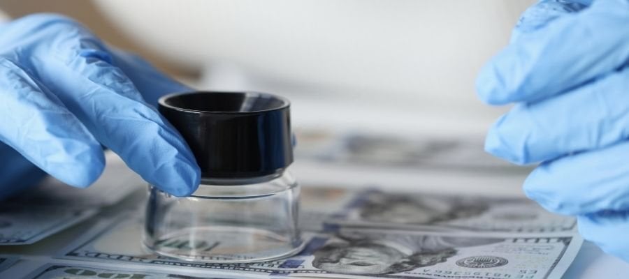 Sahte Para ile Gerçeğini Ayırt Etmek İçin 5 Profesyonel Yöntem